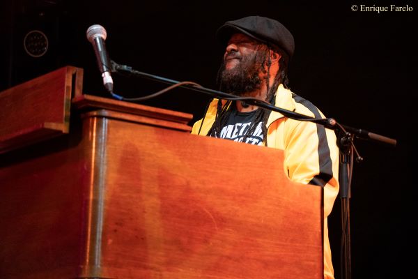 Delvon Lamarr Organ Trío (Festival Internacional JazzMadrid 2025, Sala Villanos, Madrid. 2025-10-30) Por Enrique Farelo [Concierto de jazz] - Tomajazz - Delvon Lamarr Organ Trío participó en el Festival Internacional JazzMadrid 2025. Enrique Farelo lo relata y retrata. Actuaron Delvon Lamarr, Brice Calvin, Ashley Ickes