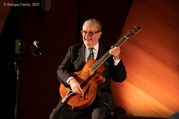 Martin Taylor & Ulf Wakenius (Festival Internacional JazzMadrid 2025, Centro Centro, Madrid. 2025-11-15) Por Enrique Farelo [Concierto de jazz] - Tomajazz - Martin Taylor & Ulf Wakenius actuaron en el Festival Internacional JazzMadrid 2025, el 15 de noviembre de 2025. Enrique Farelo lo relata y retrata