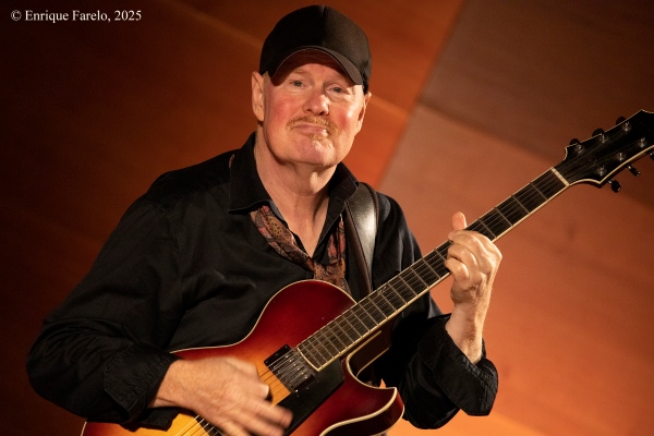 Martin Taylor & Ulf Wakenius (Festival Internacional JazzMadrid 2025, Centro Centro, Madrid. 2025-11-15) Por Enrique Farelo [Concierto de jazz] - Tomajazz - Martin Taylor & Ulf Wakenius actuaron en el Festival Internacional JazzMadrid 2025, el 15 de noviembre de 2025. Enrique Farelo lo relata y retrata