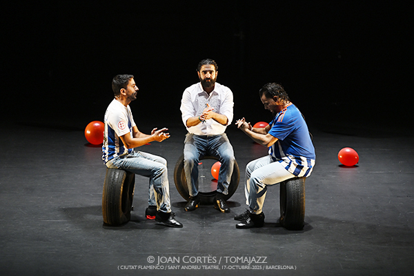 Antonio Molina “El Choro” «Prender, un acto de combustión» (Ciutat Flamenco / SAT!, 2025-10-17 / Barcelona) Por Joan Cortès [Flamencuras AKA INSTANTZZ AKA Galería fotográfica AKA Fotoblog de jazz, impro… y algo más] - Tomajazz - Antonio Molina “El Choro” «Prender, un acto de combustión» participó en Ciutat Flamenco de Barcelona el 17 de octubre de 2025. Joan Cortès lo retrata en las Flamencuras de INSTANTZZ. Participaron Antonio Molina “El Choro”, Manuel de la Nina, Marcos de Silvia, Francisco Roca