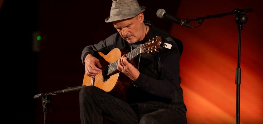 Wolfgang Muthspiel (Festival Internacional JazzMadrid 2025. CentroCentro. Madrid. 2025-11-08) Por Carlos Lara [Concierto de jazz] - Tomajazz - Wolfgang Muthspiel actuó en solitario en el Festival Internacional JazzMadrid 2025, el 8 de noviembre de 2025. Carlos Lara repasa el concierto