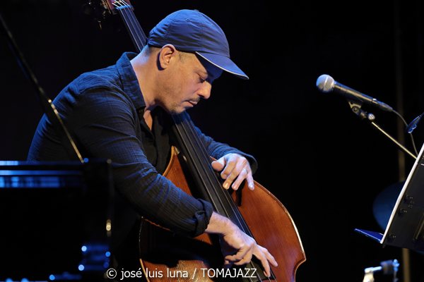 Joachim Govin Quartet (9º Alternatilla Jazz Festival 2025. Casa des Pobla, Esporles, Mallorca. 2025-11-22) Por José Luis Luna Rocafort [INSTANTZZ AKA Galería fotográfica AKA Fotoblog de jazz, impro… y algo más] - Tomajazz - Joachim Govin Quartet actuó en el 9º Alternatilla Jazz Festival 2025 en Esporles, Mallorca, el 22 de noviembre de 2025. José Luis Luna Rocafort lo retrata en INSTANTZZ. Actuaron Joachim Govin, Ben Van Galder, Tony Tixier, Gautier Garrigue