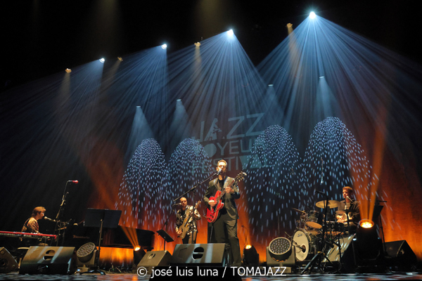 Leo & Leo (Leonor Watling & Leo Sidran) (18 Jazz Voyeur Festival 2025. Teatre Principal. Palma. 2025-12-20) Por José Luis Luna Rocafort [INSTANTZZ AKA Galería fotográfica AKA Fotoblog de jazz, impro… y algo más] - Tomajazz - Leo & Leo (Leonor Watling & Leo Sidran) actuaron en el 18 Jazz Voyeur Festival de Palma el 20 de diciembre de 2025. José Luis Luna Rocafort lo retrata en INSTANTZZ. Con Leonor Watling, Leo Sidran, Paul Sany, Max Darmon, Romain Bouiges