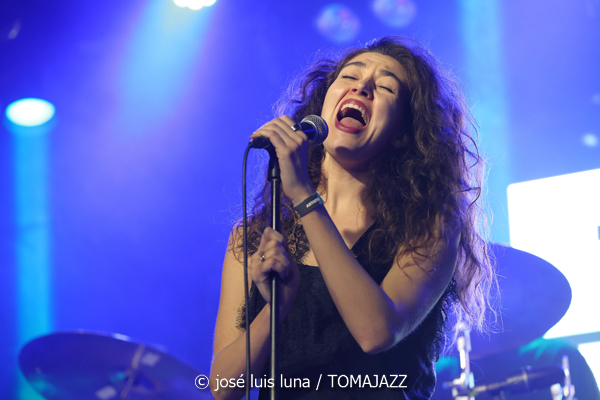 Theorem of Joy (10 Fira B! Es Gremi. Palma. 2025-11-07) Por José Luis Luna Rocafort [INSTANTZZ AKA Galería fotográfica AKA Fotoblog de jazz, impro… y algo más] - Tomajazz - Theorem of Joy actuaron en el 10 Fira B! en Es Gremi de Palma el 7 de noviembre de 2025. José Luis Luna Rocafort lo retrata en INSTANTZZ. Actuaron Thomas Juliana, Robin Antunes, Laura Kipp, Benjamin Garçon, Jean-Baptiste Loutte