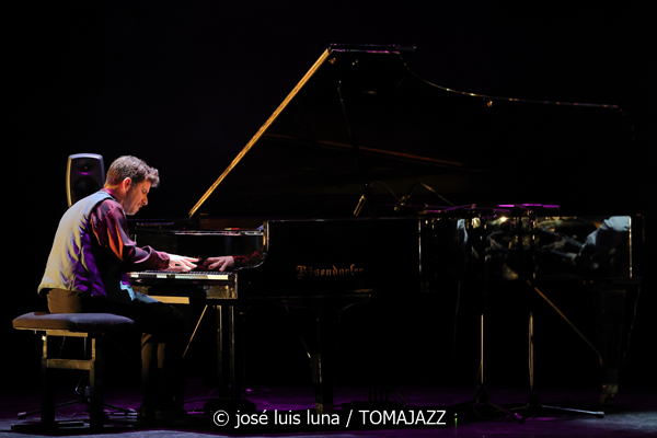 Chicuelo & Marco Mezquida (9º Alternatilla Jazz Festival 2025. Teatre Principal de Palma. 2025-12-03) Por José Luis Luna Rocafort [INSTANTZZ AKA Galería fotográfica AKA Fotoblog de jazz, impro… y algo más] - Tomajazz - Chicuelo & Marco Mezquida actuaron en el 9º Alternatilla Jazz Festival en el Teatre Principal de Palma, el 3 de diciembre de 2025. José Luis Luna Rocafort lo retrata en INSTANTZZ. Con Chicuelo, Marco