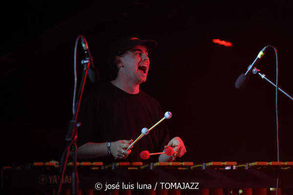 Kosmonauci (10 Fira B! Es Gremi. Palma. 2025-11-07) Por José Luis Luna Rocafort [INSTANTZZ AKA Galería fotográfica AKA Fotoblog de jazz, impro… y algo más] - Tomajazz - Kosmonauci actuó en 10 Fira B! en Es Gremi de Palma el 7 de noviembre de 2025. José Luis Luna Rocafort lo retrata en INSTANTZZ. Actuaron Milosz Pieczonka, Tymon Kosma, Bartłomiej Lucjan, Jan Pieniazek