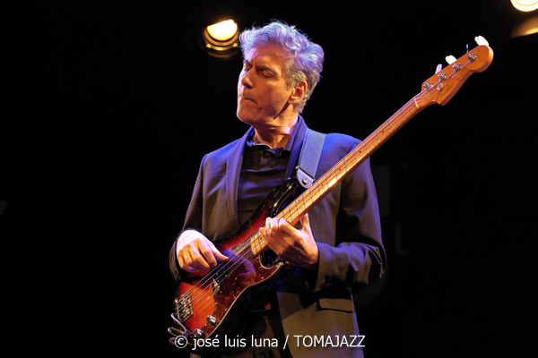 Leïla Duclos Quartet (9º Alternatilla Jazz Festival 2025. Teatre Sa Teulera, Andratx, Mallorca. 2025-11-30) Por José Luis Luna Rocafort [INSTANTZZ AKA Galería fotográfica AKA Fotoblog de jazz, impro… y algo más] - Tomajazz - Leïla Duclos Quartet actuó en el 9º Alternatilla Jazz Festival 2025 en Andratx, Mallorca, el 30 de noviembre de 2025. José Luis Luna Rocafort lo retrata en INSTANTZZ. Actuaron Leïla Duclos, Leandro Aconcha, Gilles Coquard, Jean-Marc Robin