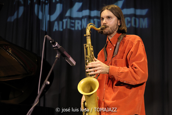 Levi Harvey & Jérémie Lucchese (9º Alternatilla Jazz Festival 2025. Claustre de Sant Bonaventura, Llucmajor, Mallorca. 2025-11-23) Por José Luis Luna Rocafort [INSTANTZZ AKA Galería fotográfica AKA Fotoblog de jazz, impro… y algo más] - Tomajazz - Levi Harvey & Jérémie Lucchese actuaron en el 9º Alternatilla Jazz Festival 2025, en el Claustre de Sant Bonaventura, en Llucmajor, Mallorca, el 23 de noviembre de 2025. José Luis Luna Rocafort lo retrata en INSTANTZZ