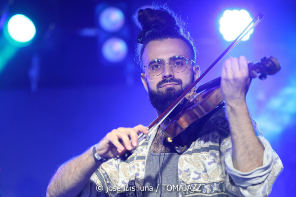 Theorem of Joy (10 Fira B! Es Gremi. Palma. 2025-11-07) Por José Luis Luna Rocafort [INSTANTZZ AKA Galería fotográfica AKA Fotoblog de jazz, impro… y algo más] - Tomajazz - Theorem of Joy actuaron en el 10 Fira B! en Es Gremi de Palma el 7 de noviembre de 2025. José Luis Luna Rocafort lo retrata en INSTANTZZ. Actuaron Thomas Juliana, Robin Antunes, Laura Kipp, Benjamin Garçon, Jean-Baptiste Loutte