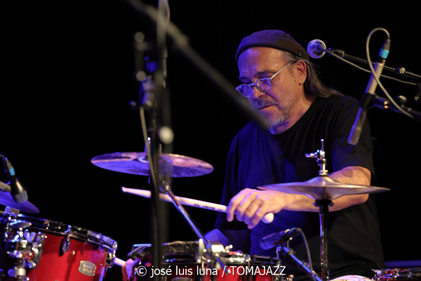 Camille Bertault Quartet (9º Alternatilla Jazz Festival 2025. Espai 36. Sant Llorenç des Cardassar, Mallorca. 2025-11-23) Por José Luis Luna Rocafort [INSTANTZZ AKA Galería fotográfica AKA Fotoblog de jazz, impro… y algo más] - Tomajazz - Camille Bertault Quartet actuó en el 9º Alternatilla Jazz Festival en Sant Llorenç des Cardassar, Mallorca, el 23 de noviembre de 2025. José Luis Luna Rocafort lo retrata en INSTANTZZ. Actuaron Camille Bertault, Julien Alour, Fady Farah, Minino Garay