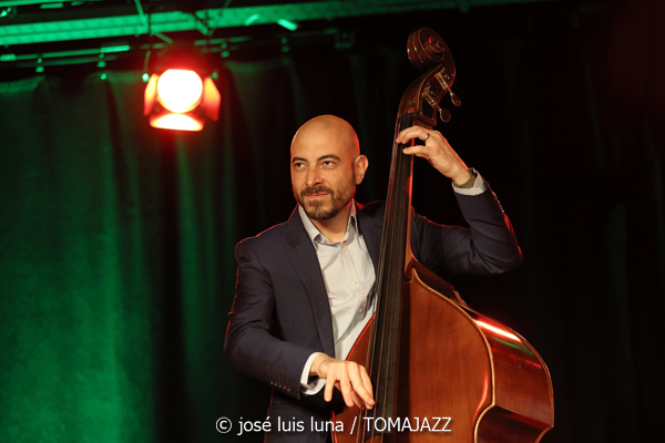 Sara Dowling & Ignasi Terraza Trío (Caixaforum Palma. 2025-11-25) Por José Luis Luna Rocafort [INSTANTZZ AKA Galería fotográfica AKA Fotoblog de jazz, impro… y algo más] - Tomajazz - Sara Dowling & Ignasi Terraza Trío actuaron en Caixaforum Palma, el 25 de noviembre de 2025. José Luis Luna Rocafort los retrata en INSTANTZZ. Actuaron Sara Dowling, Ignasi Terraza, Dario Di Lecce, Esteve Pi