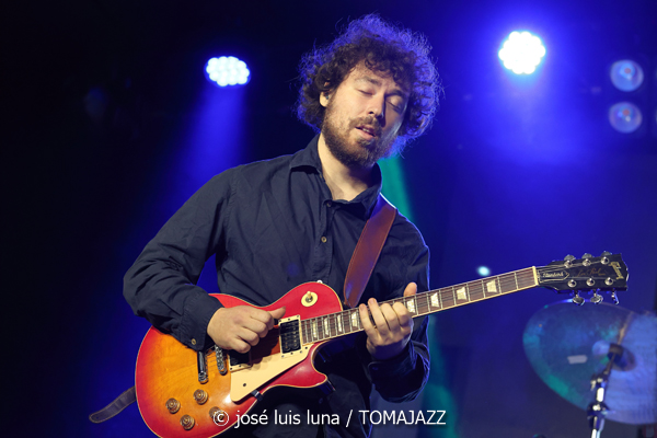 Theorem of Joy (10 Fira B! Es Gremi. Palma. 2025-11-07) Por José Luis Luna Rocafort [INSTANTZZ AKA Galería fotográfica AKA Fotoblog de jazz, impro… y algo más] - Tomajazz - Theorem of Joy actuaron en el 10 Fira B! en Es Gremi de Palma el 7 de noviembre de 2025. José Luis Luna Rocafort lo retrata en INSTANTZZ. Actuaron Thomas Juliana, Robin Antunes, Laura Kipp, Benjamin Garçon, Jean-Baptiste Loutte