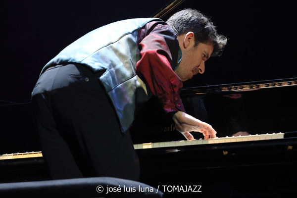 Chicuelo & Marco Mezquida (9º Alternatilla Jazz Festival 2025. Teatre Principal de Palma. 2025-12-03) Por José Luis Luna Rocafort [INSTANTZZ AKA Galería fotográfica AKA Fotoblog de jazz, impro… y algo más] - Tomajazz - Chicuelo & Marco Mezquida actuaron en el 9º Alternatilla Jazz Festival en el Teatre Principal de Palma, el 3 de diciembre de 2025. José Luis Luna Rocafort lo retrata en INSTANTZZ. Con Chicuelo, Marco