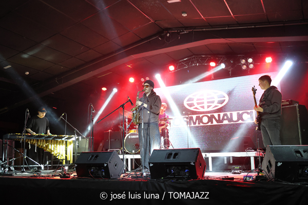 Kosmonauci (10 Fira B! Es Gremi. Palma. 2025-11-07) Por José Luis Luna Rocafort [INSTANTZZ AKA Galería fotográfica AKA Fotoblog de jazz, impro… y algo más] - Tomajazz - Kosmonauci actuó en 10 Fira B! en Es Gremi de Palma el 7 de noviembre de 2025. José Luis Luna Rocafort lo retrata en INSTANTZZ. Actuaron Milosz Pieczonka, Tymon Kosma, Bartłomiej Lucjan, Jan Pieniazek