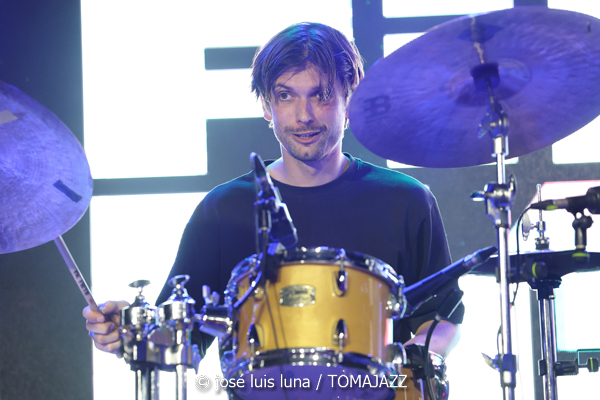 Theorem of Joy (10 Fira B! Es Gremi. Palma. 2025-11-07) Por José Luis Luna Rocafort [INSTANTZZ AKA Galería fotográfica AKA Fotoblog de jazz, impro… y algo más] - Tomajazz - Theorem of Joy actuaron en el 10 Fira B! en Es Gremi de Palma el 7 de noviembre de 2025. José Luis Luna Rocafort lo retrata en INSTANTZZ. Actuaron Thomas Juliana, Robin Antunes, Laura Kipp, Benjamin Garçon, Jean-Baptiste Loutte