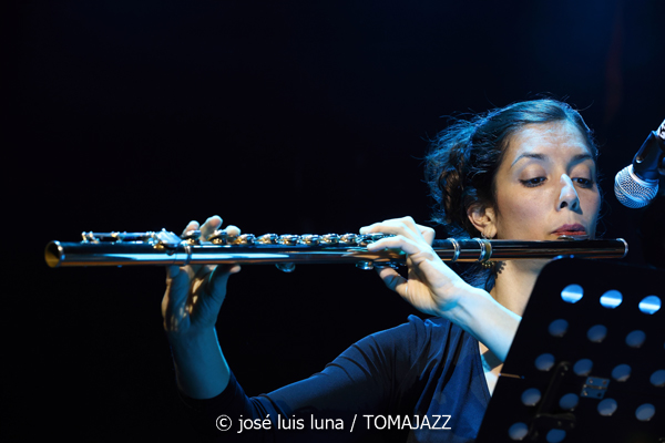 Blau Salvatge (10 Fira B! Es Gremi. Palma. 2025-11-07) Por José Luis Luna Rocafort [INSTANTZZ AKA Galería fotográfica AKA Fotoblog de jazz, impro… y algo más] - Tomajazz - Blau Salvatge actuó en 10 Fira B! en Es Gremi de Palma, el 7 de noviembre de 2025. José Luis Luna Rocafort lo retrata en INSTANTZZ. Actuaron Joan Pérez-Villegas, Zoe Gordon, Mercè Medina, Carles Medina, Felix Grandjean, Miquel Sáez, Joan Garcies, Lluís Pérez-Villegas