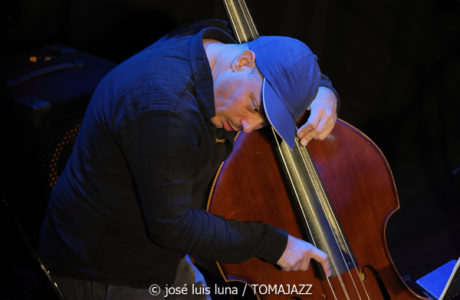 Joachim Govin Quartet (9º Alternatilla Jazz Festival 2025. Casa des Pobla, Esporles, Mallorca. 2025-11-22) Por José Luis Luna Rocafort [INSTANTZZ AKA Galería fotográfica AKA Fotoblog de jazz, impro… y algo más] - Tomajazz - Joachim Govin Quartet actuó en el 9º Alternatilla Jazz Festival 2025 en Esporles, Mallorca, el 22 de noviembre de 2025. José Luis Luna Rocafort lo retrata en INSTANTZZ. Actuaron Joachim Govin, Ben Van Galder, Tony Tixier, Gautier Garrigue