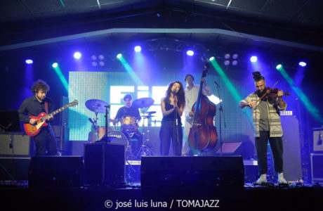 Theorem of Joy (10 Fira B! Es Gremi. Palma. 2025-11-07) Por José Luis Luna Rocafort [INSTANTZZ AKA Galería fotográfica AKA Fotoblog de jazz, impro… y algo más] - Tomajazz - Theorem of Joy actuaron en el 10 Fira B! en Es Gremi de Palma el 7 de noviembre de 2025. José Luis Luna Rocafort lo retrata en INSTANTZZ. Actuaron Thomas Juliana, Robin Antunes, Laura Kipp, Benjamin Garçon, Jean-Baptiste Loutte