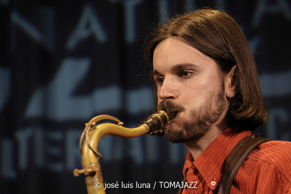 Levi Harvey & Jérémie Lucchese (9º Alternatilla Jazz Festival 2025. Claustre de Sant Bonaventura, Llucmajor, Mallorca. 2025-11-23) Por José Luis Luna Rocafort [INSTANTZZ AKA Galería fotográfica AKA Fotoblog de jazz, impro… y algo más] - Tomajazz - Levi Harvey & Jérémie Lucchese actuaron en el 9º Alternatilla Jazz Festival 2025, en el Claustre de Sant Bonaventura, en Llucmajor, Mallorca, el 23 de noviembre de 2025. José Luis Luna Rocafort lo retrata en INSTANTZZ