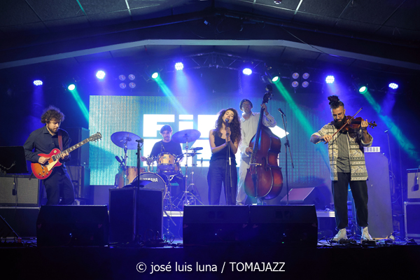 Theorem of Joy (10 Fira B! Es Gremi. Palma. 2025-11-07) Por José Luis Luna Rocafort [INSTANTZZ AKA Galería fotográfica AKA Fotoblog de jazz, impro… y algo más] - Tomajazz - Theorem of Joy actuaron en el 10 Fira B! en Es Gremi de Palma el 7 de noviembre de 2025. José Luis Luna Rocafort lo retrata en INSTANTZZ. Actuaron Thomas Juliana, Robin Antunes, Laura Kipp, Benjamin Garçon, Jean-Baptiste Loutte