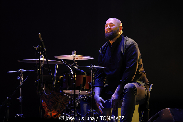 Chicuelo & Marco Mezquida (9º Alternatilla Jazz Festival 2025. Teatre Principal de Palma. 2025-12-03) Por José Luis Luna Rocafort [INSTANTZZ AKA Galería fotográfica AKA Fotoblog de jazz, impro… y algo más] - Tomajazz - Chicuelo & Marco Mezquida actuaron en el 9º Alternatilla Jazz Festival en el Teatre Principal de Palma, el 3 de diciembre de 2025. José Luis Luna Rocafort lo retrata en INSTANTZZ. Con Chicuelo, Marco