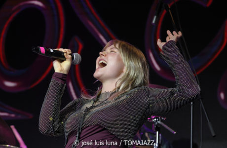 Roseye (10 Fira B! Es Gremi. Palma. 2025-11-07) Por José Luis Luna Rocafort [INSTANTZZ AKA Galería fotográfica AKA Fotoblog de jazz, impro… y algo más] - Tomajazz - Roseye actuó en 10 Fira B! en Es Gremi de Palma, el 7 de noviembre de 2025. José Luis Luna Rocafort lo retrata en INSTANTZZ. Roseye son Tallulah Rose, Julek Warszawski, Deborah Slijkhuis, Joshua Lutz, Kasparas Petkus