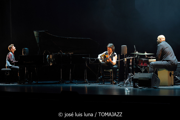 Chicuelo & Marco Mezquida (9º Alternatilla Jazz Festival 2025. Teatre Principal de Palma. 2025-12-03) Por José Luis Luna Rocafort [INSTANTZZ AKA Galería fotográfica AKA Fotoblog de jazz, impro… y algo más] - Tomajazz - Chicuelo & Marco Mezquida actuaron en el 9º Alternatilla Jazz Festival en el Teatre Principal de Palma, el 3 de diciembre de 2025. José Luis Luna Rocafort lo retrata en INSTANTZZ. Con Chicuelo, Marco