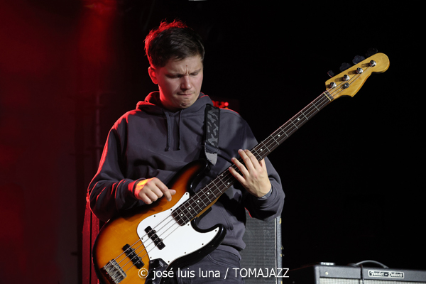 Kosmonauci (10 Fira B! Es Gremi. Palma. 2025-11-07) Por José Luis Luna Rocafort [INSTANTZZ AKA Galería fotográfica AKA Fotoblog de jazz, impro… y algo más] - Tomajazz - Kosmonauci actuó en 10 Fira B! en Es Gremi de Palma el 7 de noviembre de 2025. José Luis Luna Rocafort lo retrata en INSTANTZZ. Actuaron Milosz Pieczonka, Tymon Kosma, Bartłomiej Lucjan, Jan Pieniazek