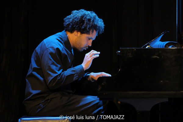 Joachim Govin Quartet (9º Alternatilla Jazz Festival 2025. Casa des Pobla, Esporles, Mallorca. 2025-11-22) Por José Luis Luna Rocafort [INSTANTZZ AKA Galería fotográfica AKA Fotoblog de jazz, impro… y algo más] - Tomajazz - Joachim Govin Quartet actuó en el 9º Alternatilla Jazz Festival 2025 en Esporles, Mallorca, el 22 de noviembre de 2025. José Luis Luna Rocafort lo retrata en INSTANTZZ. Actuaron Joachim Govin, Ben Van Galder, Tony Tixier, Gautier Garrigue