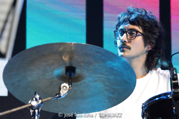 Blau Salvatge (10 Fira B! Es Gremi. Palma. 2025-11-07) Por José Luis Luna Rocafort [INSTANTZZ AKA Galería fotográfica AKA Fotoblog de jazz, impro… y algo más] - Tomajazz - Blau Salvatge actuó en 10 Fira B! en Es Gremi de Palma, el 7 de noviembre de 2025. José Luis Luna Rocafort lo retrata en INSTANTZZ. Actuaron Joan Pérez-Villegas, Zoe Gordon, Mercè Medina, Carles Medina, Felix Grandjean, Miquel Sáez, Joan Garcies, Lluís Pérez-Villegas