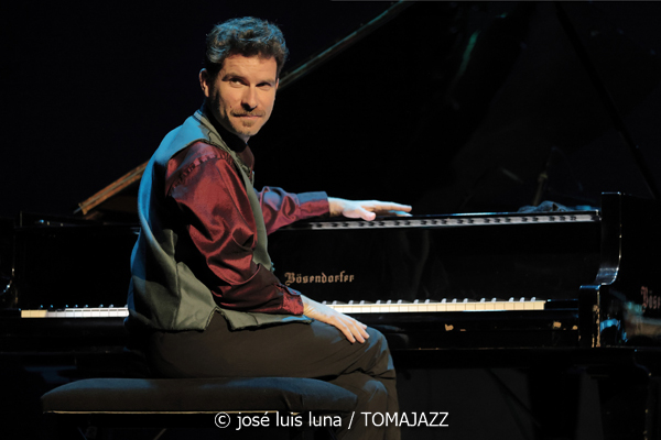 Chicuelo & Marco Mezquida (9º Alternatilla Jazz Festival 2025. Teatre Principal de Palma. 2025-12-03) Por José Luis Luna Rocafort [INSTANTZZ AKA Galería fotográfica AKA Fotoblog de jazz, impro… y algo más] - Tomajazz - Chicuelo & Marco Mezquida actuaron en el 9º Alternatilla Jazz Festival en el Teatre Principal de Palma, el 3 de diciembre de 2025. José Luis Luna Rocafort lo retrata en INSTANTZZ. Con Chicuelo, Marco