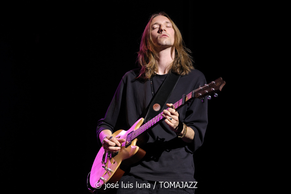 Roseye (10 Fira B! Es Gremi. Palma. 2025-11-07) Por José Luis Luna Rocafort [INSTANTZZ AKA Galería fotográfica AKA Fotoblog de jazz, impro… y algo más] - Tomajazz - Roseye actuó en 10 Fira B! en Es Gremi de Palma, el 7 de noviembre de 2025. José Luis Luna Rocafort lo retrata en INSTANTZZ. Roseye son Tallulah Rose, Julek Warszawski, Deborah Slijkhuis, Joshua Lutz, Kasparas Petkus