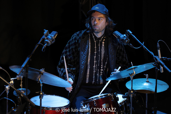 Joachim Govin Quartet (9º Alternatilla Jazz Festival 2025. Casa des Pobla, Esporles, Mallorca. 2025-11-22) Por José Luis Luna Rocafort [INSTANTZZ AKA Galería fotográfica AKA Fotoblog de jazz, impro… y algo más] - Tomajazz - Joachim Govin Quartet actuó en el 9º Alternatilla Jazz Festival 2025 en Esporles, Mallorca, el 22 de noviembre de 2025. José Luis Luna Rocafort lo retrata en INSTANTZZ. Actuaron Joachim Govin, Ben Van Galder, Tony Tixier, Gautier Garrigue