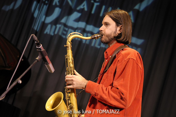 Levi Harvey & Jérémie Lucchese (9º Alternatilla Jazz Festival 2025. Claustre de Sant Bonaventura, Llucmajor, Mallorca. 2025-11-23) Por José Luis Luna Rocafort [INSTANTZZ AKA Galería fotográfica AKA Fotoblog de jazz, impro… y algo más] - Tomajazz - Levi Harvey & Jérémie Lucchese actuaron en el 9º Alternatilla Jazz Festival 2025, en el Claustre de Sant Bonaventura, en Llucmajor, Mallorca, el 23 de noviembre de 2025. José Luis Luna Rocafort lo retrata en INSTANTZZ