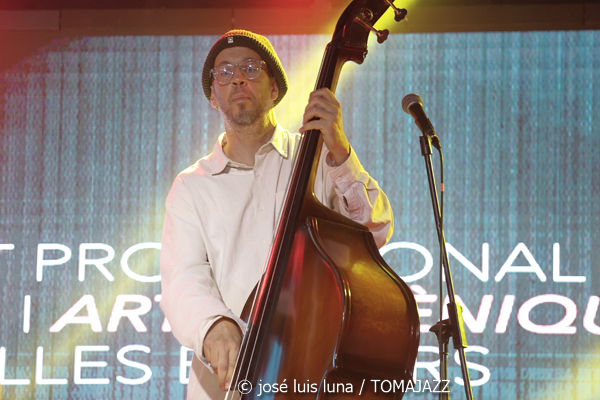 Theorem of Joy (10 Fira B! Es Gremi. Palma. 2025-11-07) Por José Luis Luna Rocafort [INSTANTZZ AKA Galería fotográfica AKA Fotoblog de jazz, impro… y algo más] - Tomajazz - Theorem of Joy actuaron en el 10 Fira B! en Es Gremi de Palma el 7 de noviembre de 2025. José Luis Luna Rocafort lo retrata en INSTANTZZ. Actuaron Thomas Juliana, Robin Antunes, Laura Kipp, Benjamin Garçon, Jean-Baptiste Loutte