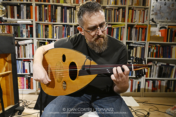 Jorge Quesada & Albert Pintor (Sangarra / Llibreria Strogoff, 2025-11-15 / La Garriga -Barcelona-) Por Joan Cortès [INSTANTZZ AKA Galería fotográfica AKA Fotoblog de jazz, impro… y algo más] - Tomajazz - Jorge Quesada & Albert Pintor actuaron en Llibreria Strogoff, La Garriga -Barcelona-, el 15 de noviembre de 2025. Joan Cortès lo retrata en INSTANTZZ. Con