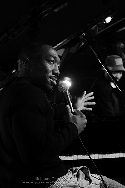 Paul Cornish Trio “You’re Exaggerating!” (57è Festival de Jazz de Barcelona / Jamboree, 2025-11-24 / Barcelona) [04] Por Joan Cortès [INSTANTZZ AKA Galería fotográfica AKA Fotoblog de jazz, impro… y algo más] - Tomajazz - Paul Cornish Trio “You’re Exaggerating!” actuó en el 57è Festival de Jazz de Barcelona, en Jamboree, el 24 de noviembre de 2025. Joan Cortès lo retrata en INSTANTZZ. Actuaron Paul Cornish, Jermaine Paul, Jonathan Pinson 