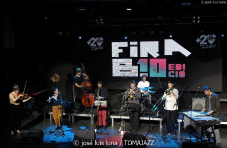 Blau Salvatge (10 Fira B! Es Gremi. Palma. 2025-11-07) Por José Luis Luna Rocafort [INSTANTZZ AKA Galería fotográfica AKA Fotoblog de jazz, impro… y algo más] - Tomajazz - Blau Salvatge actuó en 10 Fira B! en Es Gremi de Palma, el 7 de noviembre de 2025. José Luis Luna Rocafort lo retrata en INSTANTZZ. Actuaron Joan Pérez-Villegas, Zoe Gordon, Mercè Medina, Carles Medina, Felix Grandjean, Miquel Sáez, Joan Garcies, 
Lluís Pérez-Villegas