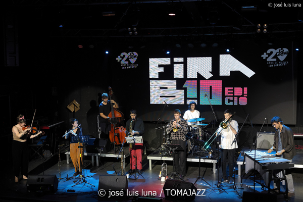 Blau Salvatge (10 Fira B! Es Gremi. Palma. 2025-11-07) Por José Luis Luna Rocafort [INSTANTZZ AKA Galería fotográfica AKA Fotoblog de jazz, impro… y algo más] - Tomajazz - Blau Salvatge actuó en 10 Fira B! en Es Gremi de Palma, el 7 de noviembre de 2025. José Luis Luna Rocafort lo retrata en INSTANTZZ. Actuaron Joan Pérez-Villegas, Zoe Gordon, Mercè Medina, Carles Medina, Felix Grandjean, Miquel Sáez, Joan Garcies, 
Lluís Pérez-Villegas