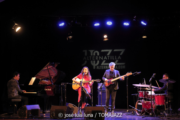 Leïla Duclos Quartet (9º Alternatilla Jazz Festival 2025. Teatre Sa Teulera, Andratx, Mallorca. 2025-11-30) Por José Luis Luna Rocafort [INSTANTZZ AKA Galería fotográfica AKA Fotoblog de jazz, impro… y algo más] - Tomajazz - Leïla Duclos Quartet actuó en el 9º Alternatilla Jazz Festival 2025 en Andratx, Mallorca, el 30 de noviembre de 2025. José Luis Luna Rocafort lo retrata en INSTANTZZ. Actuaron Leïla Duclos, Leandro Aconcha, Gilles Coquard, Jean-Marc Robin