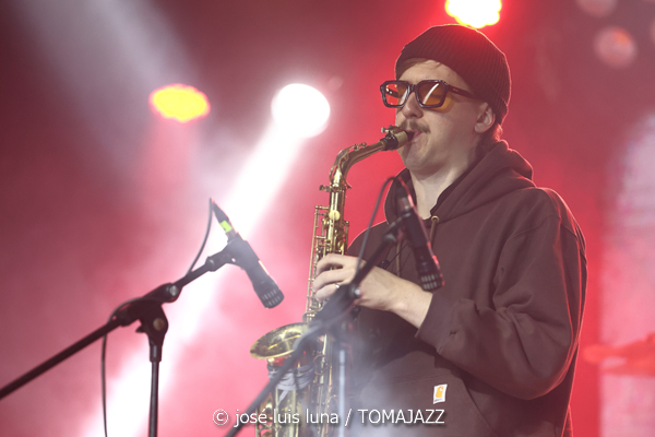 Kosmonauci (10 Fira B! Es Gremi. Palma. 2025-11-07) Por José Luis Luna Rocafort [INSTANTZZ AKA Galería fotográfica AKA Fotoblog de jazz, impro… y algo más] - Tomajazz - Kosmonauci actuó en 10 Fira B! en Es Gremi de Palma el 7 de noviembre de 2025. José Luis Luna Rocafort lo retrata en INSTANTZZ. Actuaron Milosz Pieczonka, Tymon Kosma, Bartłomiej Lucjan, Jan Pieniazek
