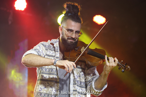 Theorem of Joy (10 Fira B! Es Gremi. Palma. 2025-11-07) Por José Luis Luna Rocafort [INSTANTZZ AKA Galería fotográfica AKA Fotoblog de jazz, impro… y algo más] - Tomajazz - Theorem of Joy actuaron en el 10 Fira B! en Es Gremi de Palma el 7 de noviembre de 2025. José Luis Luna Rocafort lo retrata en INSTANTZZ. Actuaron Thomas Juliana, Robin Antunes, Laura Kipp, Benjamin Garçon, Jean-Baptiste Loutte