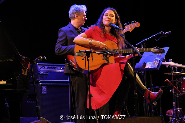 Leïla Duclos Quartet (9º Alternatilla Jazz Festival 2025. Teatre Sa Teulera, Andratx, Mallorca. 2025-11-30) Por José Luis Luna Rocafort [INSTANTZZ AKA Galería fotográfica AKA Fotoblog de jazz, impro… y algo más] - Tomajazz - Leïla Duclos Quartet actuó en el 9º Alternatilla Jazz Festival 2025 en Andratx, Mallorca, el 30 de noviembre de 2025. José Luis Luna Rocafort lo retrata en INSTANTZZ. Actuaron Leïla Duclos, Leandro Aconcha, Gilles Coquard, Jean-Marc Robin