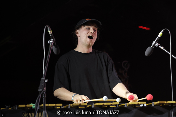 Kosmonauci (10 Fira B! Es Gremi. Palma. 2025-11-07) Por José Luis Luna Rocafort [INSTANTZZ AKA Galería fotográfica AKA Fotoblog de jazz, impro… y algo más] - Tomajazz - Kosmonauci actuó en 10 Fira B! en Es Gremi de Palma el 7 de noviembre de 2025. José Luis Luna Rocafort lo retrata en INSTANTZZ. Actuaron Milosz Pieczonka, Tymon Kosma, Bartłomiej Lucjan, Jan Pieniazek