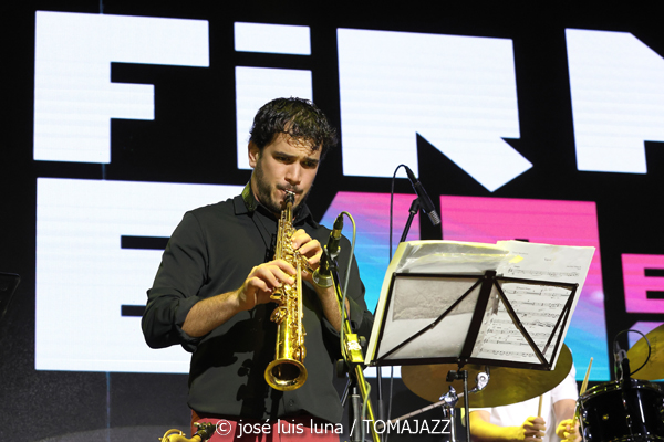 Blau Salvatge (10 Fira B! Es Gremi. Palma. 2025-11-07) Por José Luis Luna Rocafort [INSTANTZZ AKA Galería fotográfica AKA Fotoblog de jazz, impro… y algo más] - Tomajazz - Blau Salvatge actuó en 10 Fira B! en Es Gremi de Palma, el 7 de noviembre de 2025. José Luis Luna Rocafort lo retrata en INSTANTZZ. Actuaron Joan Pérez-Villegas, Zoe Gordon, Mercè Medina, Carles Medina, Felix Grandjean, Miquel Sáez, Joan Garcies, Lluís Pérez-Villegas