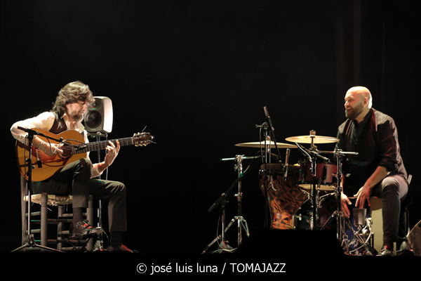 Chicuelo & Marco Mezquida (9º Alternatilla Jazz Festival 2025. Teatre Principal de Palma. 2025-12-03) Por José Luis Luna Rocafort [INSTANTZZ AKA Galería fotográfica AKA Fotoblog de jazz, impro… y algo más] - Tomajazz - Chicuelo & Marco Mezquida actuaron en el 9º Alternatilla Jazz Festival en el Teatre Principal de Palma, el 3 de diciembre de 2025. José Luis Luna Rocafort lo retrata en INSTANTZZ. Con Chicuelo, Marco