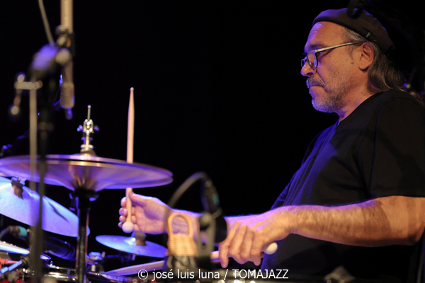 Camille Bertault Quartet (9º Alternatilla Jazz Festival 2025. Espai 36. Sant Llorenç des Cardassar, Mallorca. 2025-11-23) Por José Luis Luna Rocafort [INSTANTZZ AKA Galería fotográfica AKA Fotoblog de jazz, impro… y algo más] - Tomajazz - Camille Bertault Quartet actuó en el 9º Alternatilla Jazz Festival en Sant Llorenç des Cardassar, Mallorca, el 23 de noviembre de 2025. José Luis Luna Rocafort lo retrata en INSTANTZZ. Actuaron Camille Bertault, Julien Alour, Fady Farah, Minino Garay