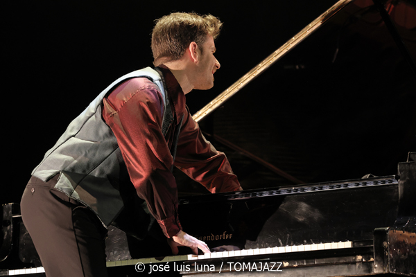 Chicuelo & Marco Mezquida (9º Alternatilla Jazz Festival 2025. Teatre Principal de Palma. 2025-12-03) Por José Luis Luna Rocafort [INSTANTZZ AKA Galería fotográfica AKA Fotoblog de jazz, impro… y algo más] - Tomajazz - Chicuelo & Marco Mezquida actuaron en el 9º Alternatilla Jazz Festival en el Teatre Principal de Palma, el 3 de diciembre de 2025. José Luis Luna Rocafort lo retrata en INSTANTZZ. Con Chicuelo, Marco