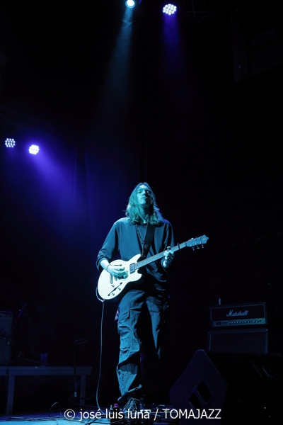 Roseye (10 Fira B! Es Gremi. Palma. 2025-11-07) Por José Luis Luna Rocafort [INSTANTZZ AKA Galería fotográfica AKA Fotoblog de jazz, impro… y algo más] - Tomajazz - Roseye actuó en 10 Fira B! en Es Gremi de Palma, el 7 de noviembre de 2025. José Luis Luna Rocafort lo retrata en INSTANTZZ. Roseye son Tallulah Rose, Julek Warszawski, Deborah Slijkhuis, Joshua Lutz, Kasparas Petkus