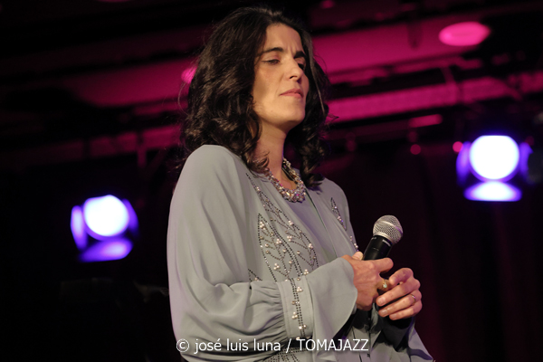 Sara Dowling & Ignasi Terraza Trío (Caixaforum Palma. 2025-11-25) Por José Luis Luna Rocafort [INSTANTZZ AKA Galería fotográfica AKA Fotoblog de jazz, impro… y algo más] - Tomajazz - Sara Dowling & Ignasi Terraza Trío actuaron en Caixaforum Palma, el 25 de noviembre de 2025. José Luis Luna Rocafort los retrata en INSTANTZZ. Actuaron Sara Dowling, Ignasi Terraza, Dario Di Lecce, Esteve Pi